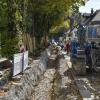 Am Anfang der Straße am Englischen Garten ist die Erneuerung der Hochwasserschutzmauern schon am weitesten fortgeschritten: Die alte Mauer ist abgebrochen, jetzt kann mit dem Neuaufbau begonnen werden. 