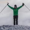 Er hat es geschafft: Michael Teuber aus Dietenhausen (Odelzhausen) jubelt auf dem Gipfel des 6278 Meter hohen Chimborazo in Ecuador. Der 49-Jährige ist aufgrund eines Unfalls von den Knien abwärts komplett gelähmt. 	