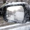 Wegen Schnee und Frost müssen Autofahrer in Bayern am Dienstag mit Glätte rechnen. 