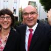 Erwin Sellering freut sich mit seiner Frau Britta über den Wahlerfolg. dpa