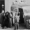 Heiminsassen werden aus Ursberg deportiert. Das Foto ist eine von wenigen Aufnahmen, die den Abtransport direkt zeigen. Es war bei Höchststrafe verboten, entsprechende Bilder anzufertigen. 