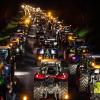 Hunderte Bauern stehen mit ihren Traktoren auf der Bundesstraße 64 bei Münster. Die Landwirte protestieren gegen die Agrarpolitik der Bundesregierung.