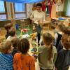 Kunigunde Ruisinger bei ihrer Verabschiedung in ihrer Kindergarten-Gruppe in Thierhaupten.