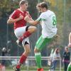 Kapitän Fabian Tögel und Patrick Mayer vom Spitzenreiter FC Horgau und Nils Schwemmer (links) von der Überraschungsmannschaft des SSV Anhausen tanzen an der Tabellenspitze der Kreisliga Augsburg.