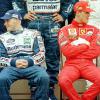 Der eine schaut nach rechts, der andere nach links: Die WM-Rivalen Jacques Villeneuve (links) und Michael Schumacher bei einem Fototermin 1997. 