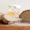«Ofenfrisches Brot» - so darf sich nur Brot nennen, das tatsächlich frisch gebacken und noch fast warm ist. (Bild: Remmers/dpa/tmn)