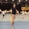 Tabea Kleber trainiert Kinder beim TSV Friedberg. 	