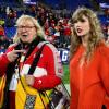 Taylor Swift (r) und Donna Kelce, die Mutter von Swifts Partner Travis Kelce,  nach einem NFL-Footballspiel.