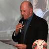 Er sieht sich als Partner der schwäbischen Fußballvereine: Bezirks-Spielleiter Rainer Zeiser (hier 2020 bei der Auslosung für die Schwäbische Futsal-Meisterschaft in Burgau) wird das Amt im März 2022 niederlegen. 	