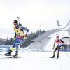 Dem Antritt von Martin Fourcade (r) kann Benedikt Doll nicht mehr folgen.