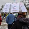 Protest gegen das Impfen: Demonstrantin bei einer corona-kritischen Kundgebung in Augsburg.