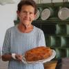 Gertud Rigl aus Aichach ist leidenschaftliche Kuchenbäckerin und jetzt auch in der aktuellen Ausgabe des Zuckerguss-Heftes zu finden.