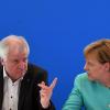 Ob die CSU eine eventuelle Kanzlerkandidatur von Angela Merkel (CDU) unterstützt, lässt die Partei noch offen.