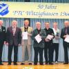 Geehrte für 40 und 50 Jahre aktiven Tischtennissport (v. l.): Vizepräsident des Tischtennisverbands Württemberg-Hohenzollern Peter Gartmann, 1. Vorsitzender Otto Simon, Alfred Schwarz, Richard Kuhn, Otto Deil, Josef Reiser, Walter Kohn. Foto: ahoi