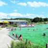 Trotz anfänglich vieler Regentage steuert das Naturfreibad Fischach auf einen Besucherrekord zu. Foto: Sonja Carlsson