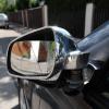 Nach Polizeiangaben ist bei einem Unfall am Samstag in Krumbach ein Außenspiegel eines geparkten Autos in Mitleidenschaft gezogen worden. (Symbolfoto)