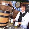 Wirtin Karin Brasseur von der Marktgaststätte betreibt auch den Biergarten am Bauernmarkt.                                         