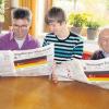 Noch lesen Franz Gaul jun. und sein Sohn Florian in der Augsburger Allgemeinen, während Franz Gaul sen. die Wertinger Zeitung studiert, die er seit seiner Kindheit kennt.  