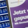 An einer Tankstelle in Kassel erreicht der Preis für Benzin am 30.03.2012 einen Wert von 1,719 Euro. Foto: Uwe Zucchi dpa