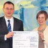 Markus Kugler hat eine Spende in Höhe von 3000 Euro an Simone Pschorn vom Kinderhospiz St. Nikolaus in Bad Grönenbach übergeben.  