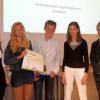 In der spanischen Botschaft in Berlin nahmen (von links) Julia Hargaßer, Celine Pekruhl, Tristan Kaiser und Alina Steigenberger mit Spanisch-Lehrer Dr. Johannes Hauck den Preis für die Klasse 8d entgegen. 