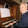 Professor Norbert Düchtel spielte auf der Orgel. 