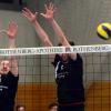 So knapp wie dieser Block von Michael Hurler (links) und Sebastian Münster an diesem Angriffsball, so knapp waren die Friedberger Volleyballer an einer faustdicken Überraschung gegen Gotha dran. Mit 1:3 verlor der TSV, aber jeder Satz endete nur mit zwei Punkten Differenz. 