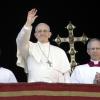 Papst Franziskus spricht vom Balkon des Petersdoms im Vatikan den Segen «Urbi et Orbi».