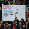 Diesen homophoben Fan-Banner enthüllten Bayern-Fans im Achtelfinal-Rückspiel gegen den FC Bayern München.