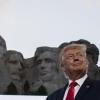 Da würde sich Donald Trump gerne einreihen: Der Präsident lächelnd bei einem Besuch  am Denkmal Mount Rushmore im Sommer 2020 beim  Unabhängigkeitstag.  