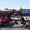 Die letzte Lücke am neuen Bäumenheimer Marktplatz wird jetzt gefüllt. Die Bauarbeiten für ein Wohn- und Geschäftshaus samt Parkdeck, Marktaula und Gastronomie laufen derzeit an.