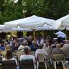 Die Musikfreunde bezaubern bei einem stimmungsvollen Konzert im  Meringer Lippgarten.