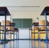 Eine Mutter hat die Lehrerin ihres 12-jährigen Sohns im Klassenzimmer angegriffen.
