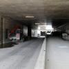 Hier der Blick vom Thelottviertel in den Tunnel: Links werden die Straßenbahnen fahren. Die Rampe rechts ist für Fußgänger gedacht und führt zur Verteilerebene unter den Bahnsteigen. 