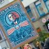 Demonstrant in Hannover: Nach Medienberichten späht die NSA gezielt die EU aus.