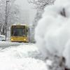 Die Schneefälle stellen auch den öffentlichen Personennahverkehr im Allgäu vor Herausforderungen.