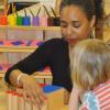 Materialien,mit denen Kinder selbstständig arbeiten: Das ist die Montessori-Idee. 	