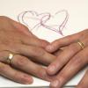 Bislang gibt es die eingetragene Lebenspartnerschaft zwischen zwei Frauen oder zwei Männern. Am Freitag stimmt der Bundestag über die Ehe für alle ab. 