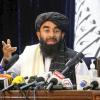 Sabiullah Mudschahid, Sprecher der Taliban, auf seiner ersten Pressekonferenz in Kabul.