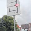 Mit Schildern weist die Gemeinde in der Ortsmitte von Großaitingen auf die Baustelle hin. Trotzdem meinen einige Autofahrer: „Da war nichts zu sehen.“ Fotos: Wenger