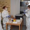 Im AWO-Seniorenheim hatten die Impfungen gegen das Coronavirus im Landkreis Dillingen begonnen. Im Bild von links die Medizinstudentinnen Miriam Künzig und Claudia Winsauer und Ärztin Lisa Huber. 	 