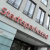 Die Stadtsparkasse Augsburg betreibt 31 Filialen – und hat im vergangenen Jahr noch ein Ergebnis im zweistelligen Millionenbereich erzielt. Wie sich die Lage der Bank durch Corona entwickelt, ist noch offen. 	