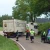 Ein Lastwagen hat sich auf der Staatsstraße 2020 bei Pfaffenhofen an der Roth Richtung Raunertshofen quer gestellt. Die Straße musste komplett gesperrt werden.