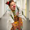 Clownin Silke Kettner besucht als Klinik-Clownin „Frl. Lupine“ im Josefinum in Augsburg einmal pro Woche die kleinen Patienten.