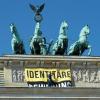 Aktivisten der "Identitären Bewegung" besetzten kurzzeitig das Brandenburger Tor.