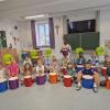 Gemeinsam Trommeln macht Spaß. Das erlebten die Kinder der dritten und vierten Klassen der Luitpoldgrundschule in Mering mit Vincent Semenou aus Friedberg.
