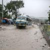 Überschwemmte Straße auf Haiti. Die wichtigste Brücke zwischen Haitis Hauptstadt Port-au-Prince und den Departments im Süden stürzte ein. Häuser und Felder wurden beschädigt.