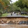 Zerstörte Straße im australischen Cairns, die von den Regenmassen des Tropensturms "Jasper" weggespült wurde.