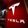 Revlution der Kfz-Branche: Tesla baut weltweit Elektroautos.