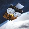 Computeranimation des europäischen Eisforschungssatelliten "CryoSat-2" beim Flug um die Erde. Foto: Astrium dpa